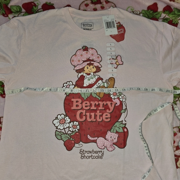 The World of Strawberry🍓Shortcake🍰 SS Tee🍓 NWT 'Vintage' Depiction of 🍓🍰XL - Picture 10 of 16